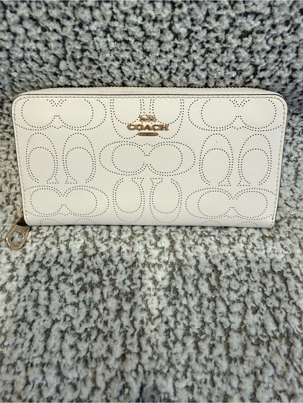Coach Accordion Zip Wallet — Perforated Signature Leather in Chalk